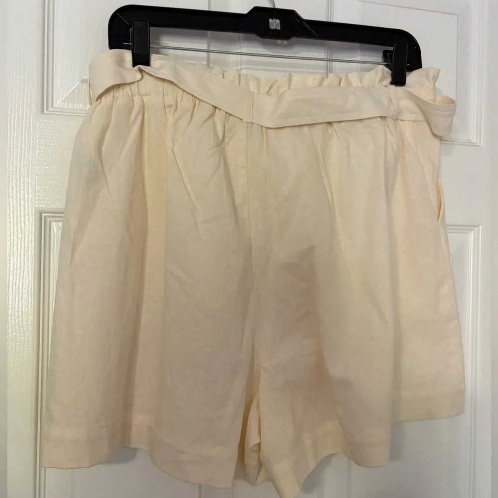 Sofia Jeans by Sofia Vergara linen shorts beige - Picture 5 of 6